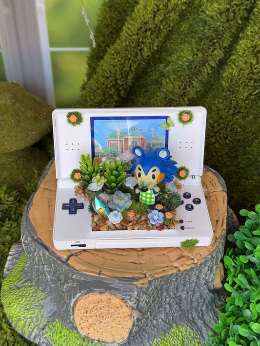 Mabel Villager DS Console Terrarium